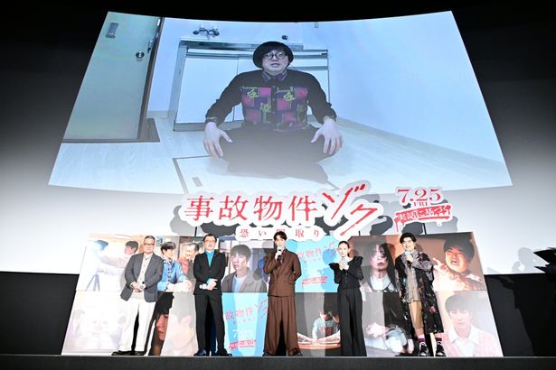 【写真を見る】原作者の“事故物件住みます芸人”松原タニシが、実際に住む事故物件から生中継で登場！