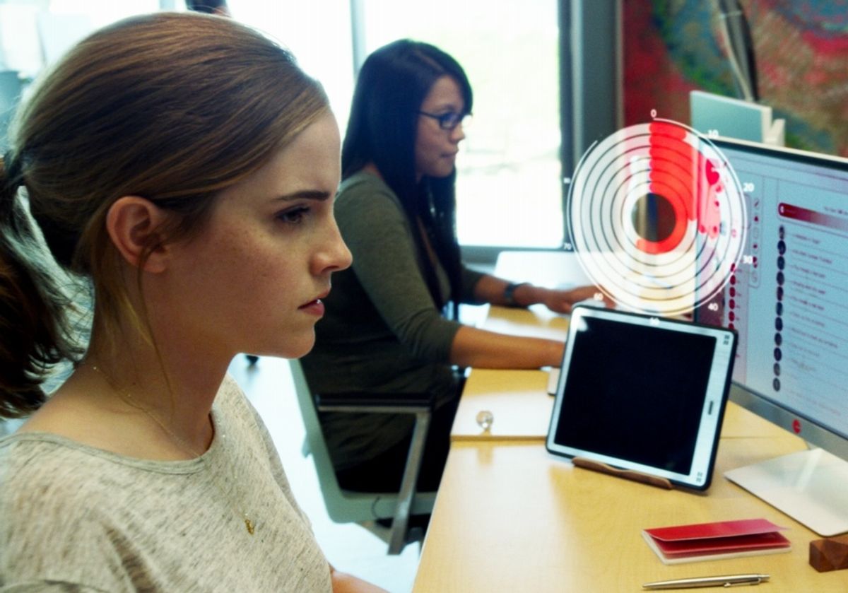 エマ・ワトソンがTwitter社CEOに“監視”される恐怖を語る！SNS社会に