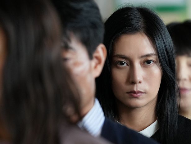 自身の主張を決して曲げない氷室律子。目力の強さに圧倒される