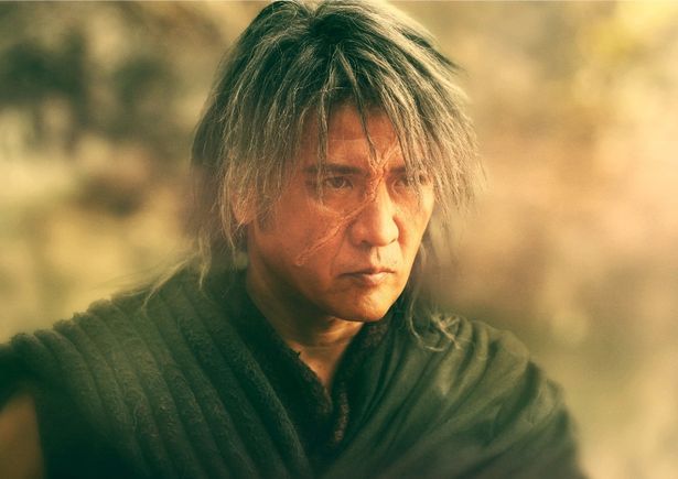 圧倒的武力を誇り、自ら「武神」と称する趙国総大将、龐煖