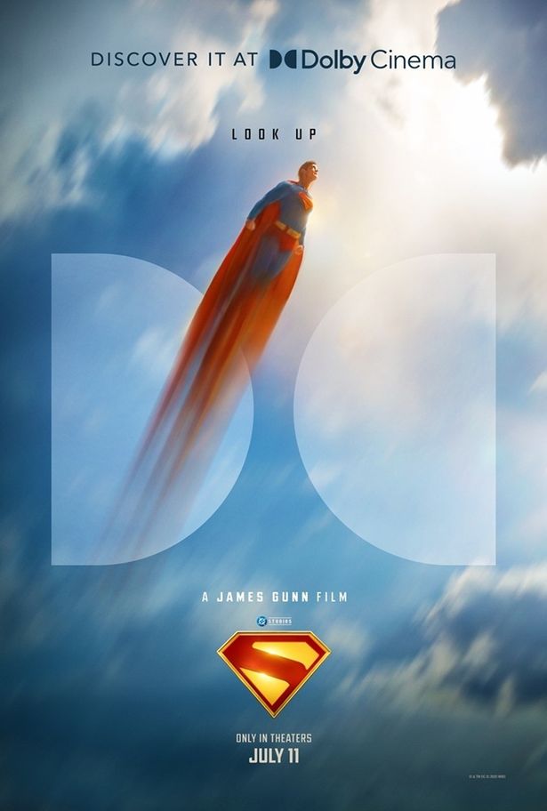 空に向かって高速で飛ぶDolby Cinema版ポスタービジュアル