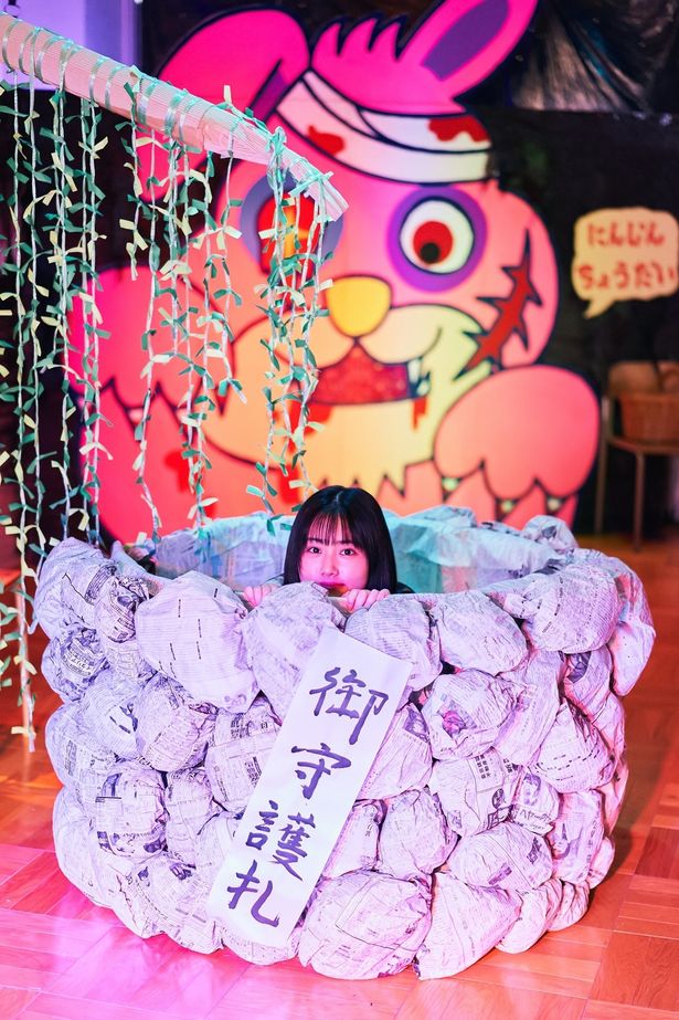 【写真を見る】怖さと、女子高校生らしい可愛らしさを共存させたお化け屋敷