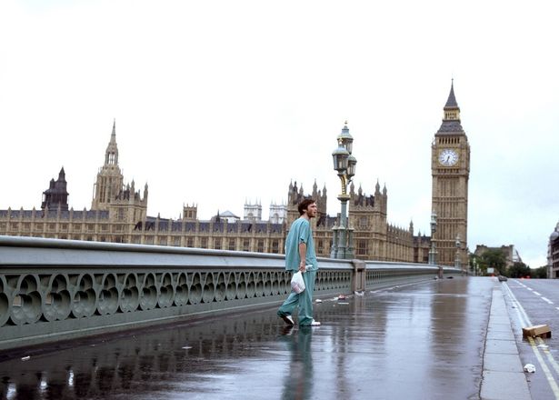ジムがロンドンをさまよい歩くシーンは実際に交通封鎖して撮影された(『28日後...』)