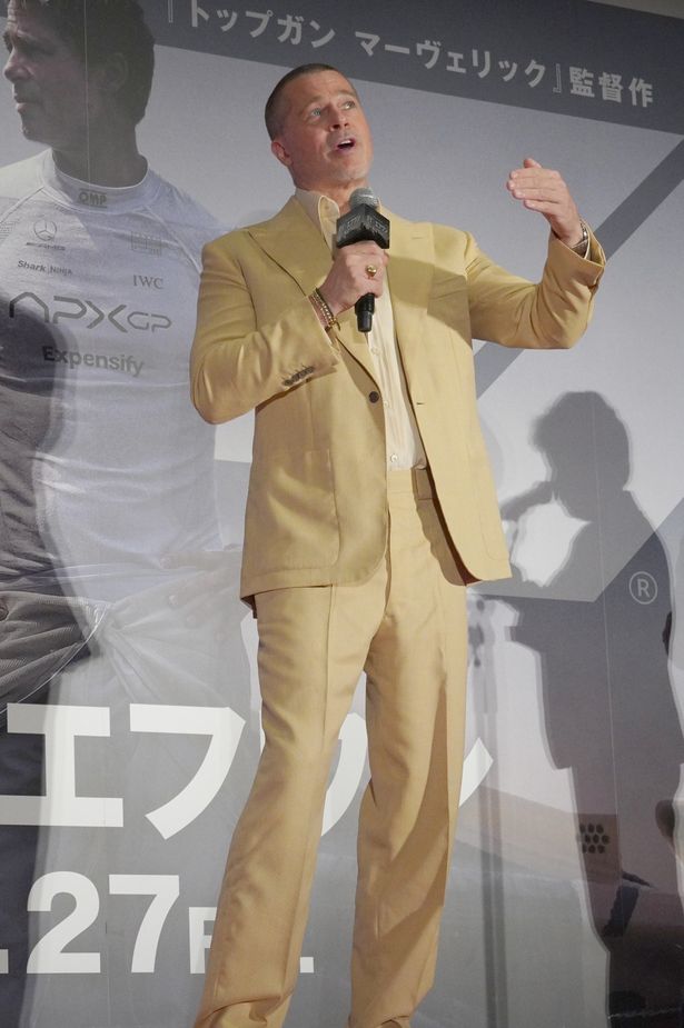 ブラッド・ピットの全身ショット