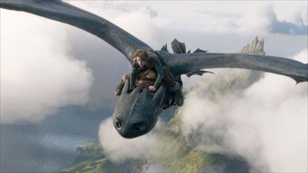 【写真を見る】主人公ヒックとドラゴンのトゥースと出会うシーンをはじめ迫力の場面写真が多数解禁に