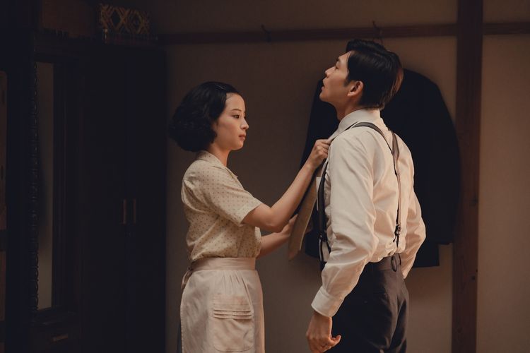 広瀬すず、松下洸平演じる夫婦の日常とは？『遠い山なみの光』柴田理恵、渡辺大知らのカット含む場面写真