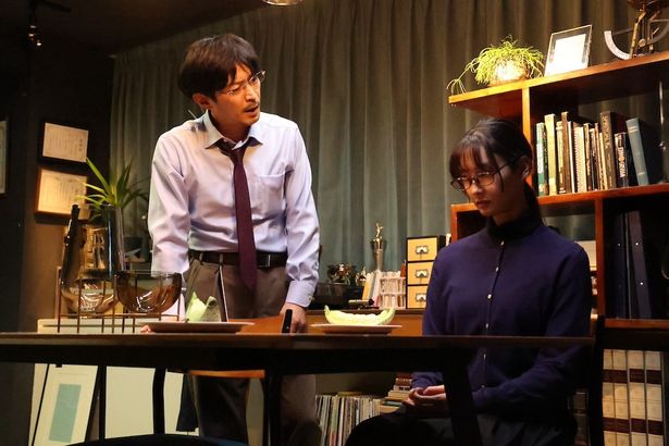 津田が演じるのは杏子の元夫で数学者の望月功