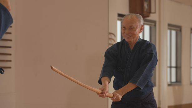 殺陣師の関本役には、“書道のような美しく鮮やかな殺陣”と称される斬られ役の技術を持つ峰蘭太郎