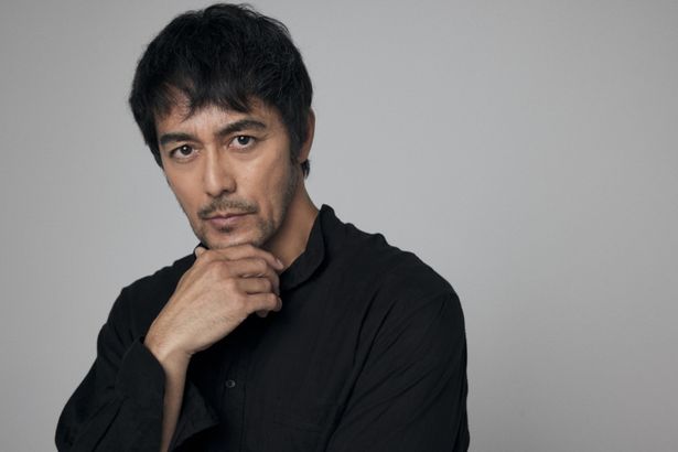 脚本の段階から「新しい合作」という印象を受けたと語る