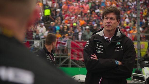 メルセデスベンツのチーム代表を務めるトト・ヴォルフ(「Formula 1: 栄光のグランプリ」)