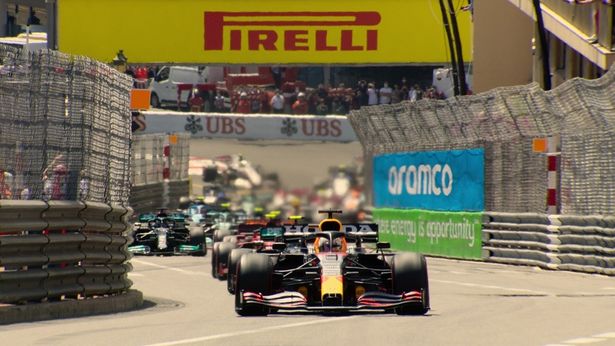 F1(R)に参加できるのは10チームで、各チーム2名のドライバー、計20名によって競われる(「Formula 1: 栄光のグランプリ」)
