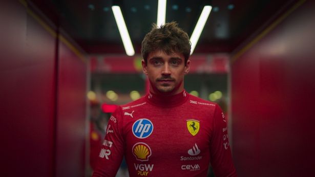 フェラーリに所属するF1(R)ドライバー、シャルル・ルクレール(「Formula 1: 栄光のグランプリ」)
