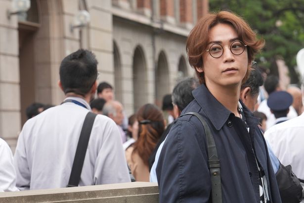 綾野剛と柴咲コウも絶賛する、鳴海を演じた亀梨和也の魅力