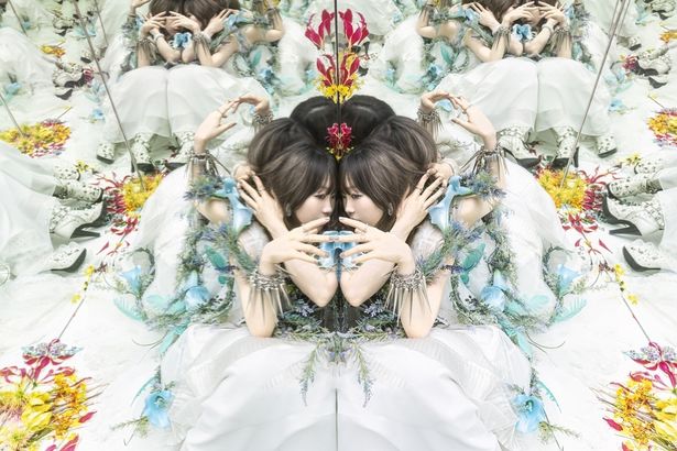 Aimer「太陽が昇らない世界」がW主題歌に決定した
