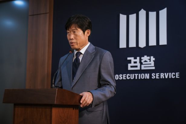 麻薬捜査班と、捜査班に情報を提供するインサイダー組織“野党”の暗躍を描く『野党』