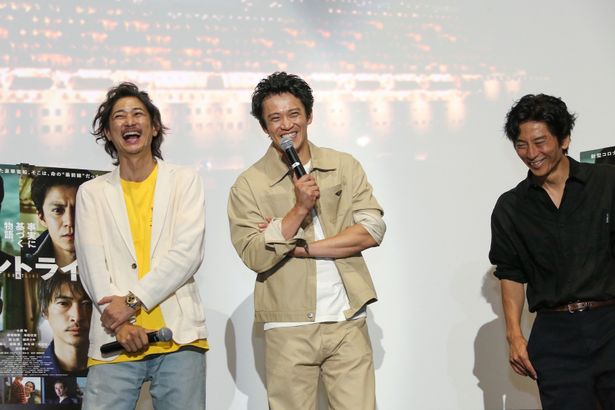 【写真を見る】「GTO」以来の共演となった小栗＆窪塚。2人の絆に観客は拍手喝采！