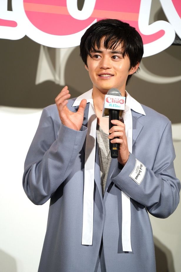 船舶をつくる会社で働くサラリーマン・ステファン役の鈴鹿央士
