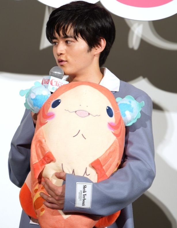 チャオを抱きしめる鈴鹿