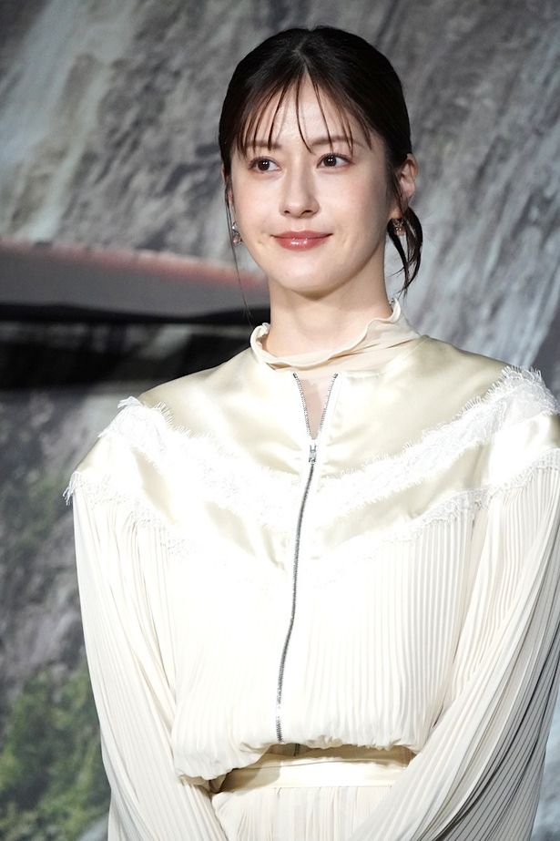 ゾーラ・ベネット役の松本若菜