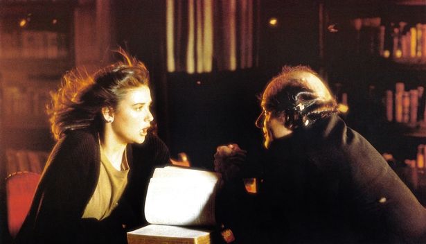 “第七の予言”が現実になる時、世界は滅びるという…(『第七の予言』)