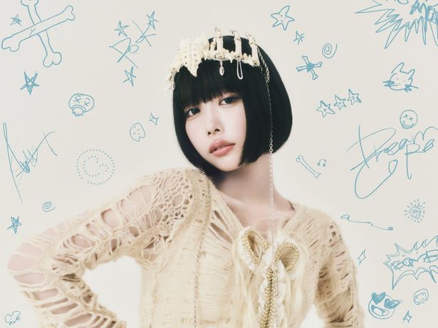 【写真を見る】20周年記念プロジェクト宣伝隊長にあのが就任！