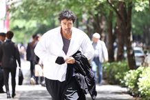 『キャンドルスティック』の2つのスペシャル映像が到着