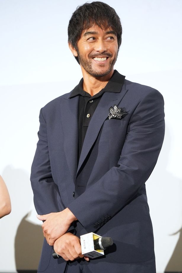米倉監督を優しく見守る阿部