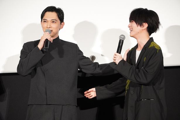 息ぴったりの様子を見せた吉沢亮＆板垣李光人