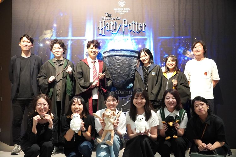 日常に疲れたサラリーマンたちが“魔法の世界”へ！「ハリポタ」初心者も大満足の「スタジオツアー東京」社員旅行に密着