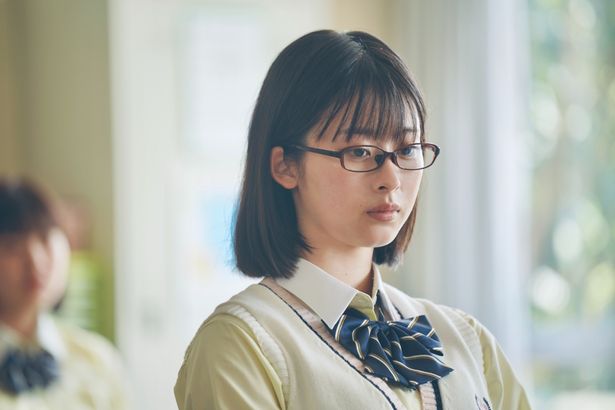 大関華役の井本彩花