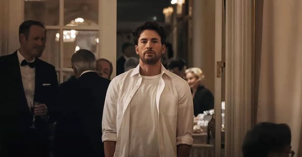 売れない俳優の元彼ジョンを演じるのはクリス・エヴァンス