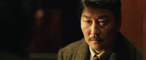祖国独立を目指す義烈団と彼らに接近する朝鮮人警官との駆け引きを描く『密偵』
