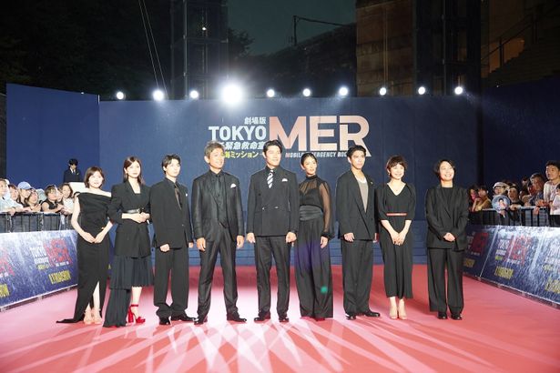 【写真を見る】『TOKYO MER～走る緊急救命室～南海ミッション』豪華キャスト陣がずらりとピンクカーペットに登場！