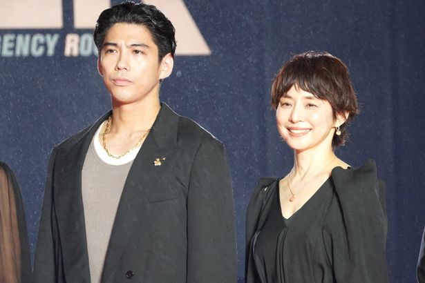 賀来賢人、石田ゆり子も会場から拍手を浴びた