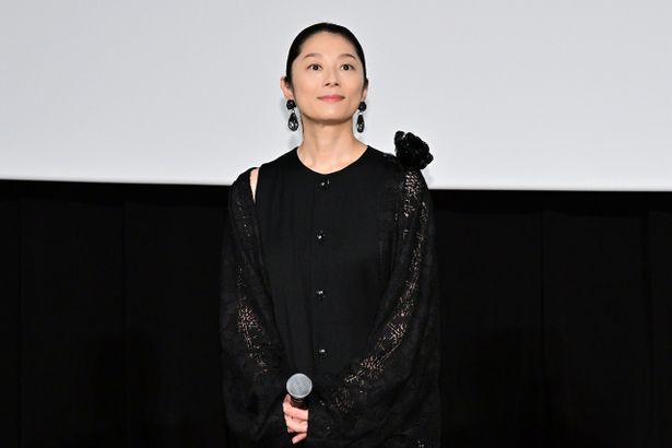 太宰の恋人、矢部トミ子役の小池栄子