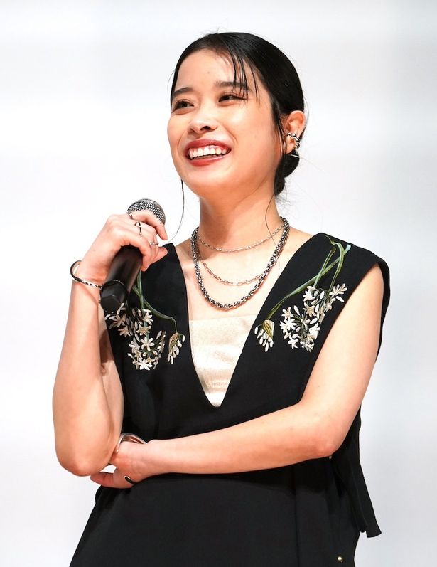 内田監督の現場の特徴を語る場面も