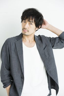 降板した小出恵介に代わりドラマ「逃げるは恥だが役に立つ」などに出演した大谷亮平の参加が決定