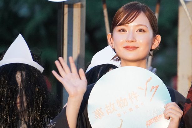 畑芽育は、ヤヒロと惹かれ合うヒロインの春原花鈴を演じた