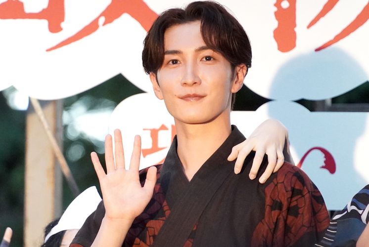 Snow Man渡辺翔太、浴衣姿で新宿の盆踊り大会にサプライズ登場！空に虹がかかり、「映画がヒットする予感がします」と興奮