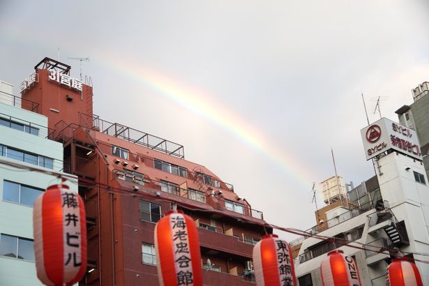 縁起がいい！空に虹がかかった