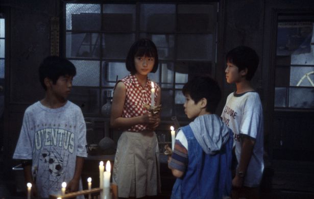 オーディションで選ばれた子役たちのあまりに自然な存在感が、本作の雰囲気をさらに高めている