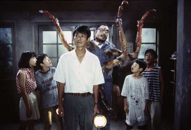夏休み直前に、旧校舎に閉じ込められた子どもたちを描いた『学校の怪談』