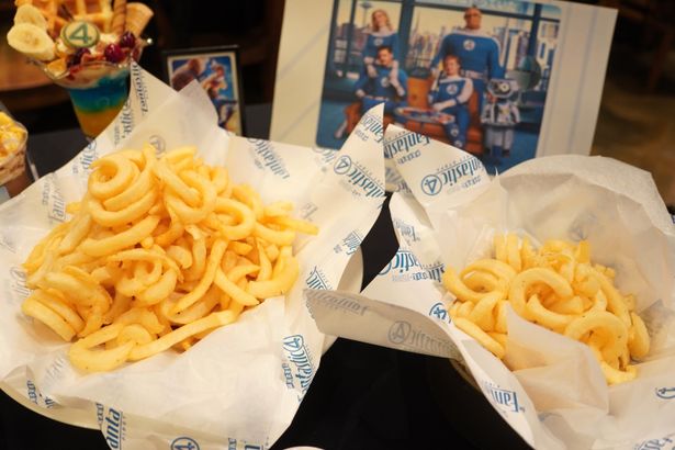 フライドポテトは、ノーマルとギャラクティックの2種類のサイズで登場
