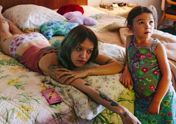 6歳の少女の視点から貧困層の人々を描いたショーン・ベイカー監督の『フロリダ・プロジェクト 真夏の魔法』