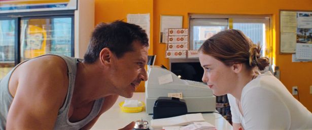 元ポルノスターが、故郷に戻って再起を図る姿を描く、ショーン・ベイカー監督の『レッド・ロケット』