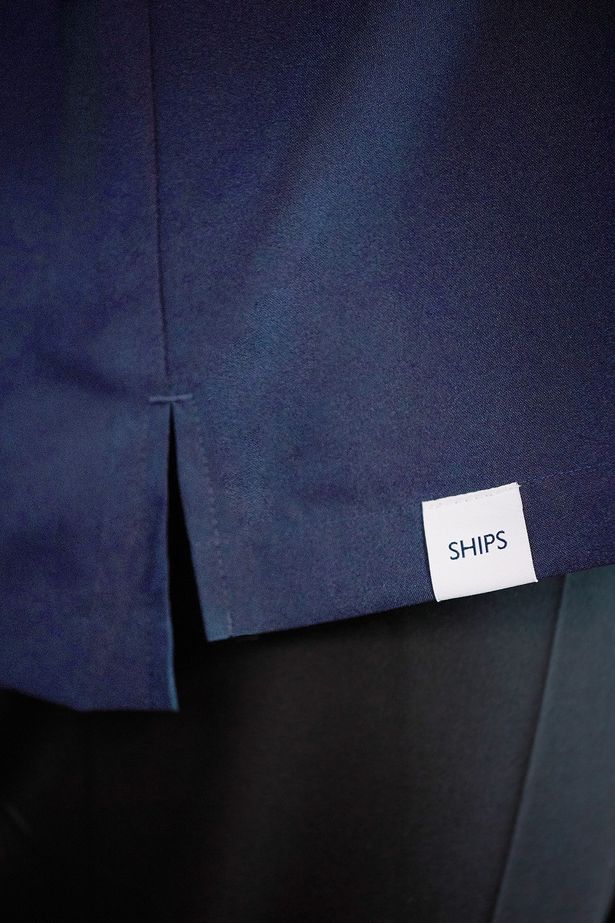 さりげなく「SHIPS」のロゴも入る