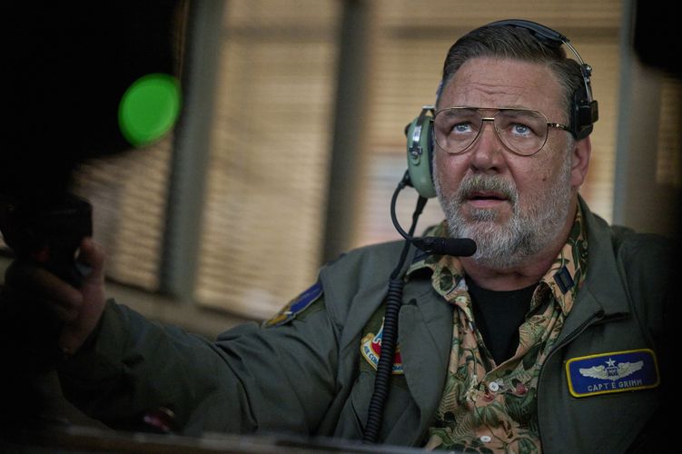 ラッセル・クロウが無人戦闘機で救出ミッションへ！『ランド・オブ・バッド』杉田智和がナレーションを務める迫力の予告映像