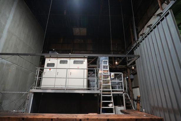 建物内も不穏な雰囲気が漂ってくる…