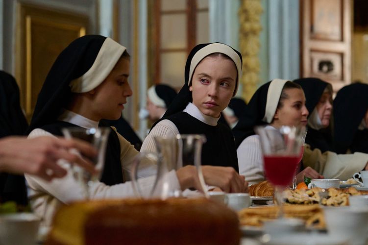 「血まみれになっていれば私は満足」『IMMACULATE 聖なる胎動』シドニー・スウィーニーがホラー映画への愛を語るインタビュー映像が公開！