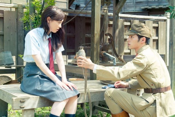 彰に救われ、しだいに惹かれていく百合